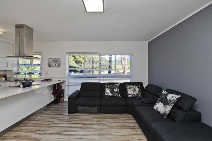 To Let 2 Bedroom Property for Rent in Wynberg Upper Western Cape